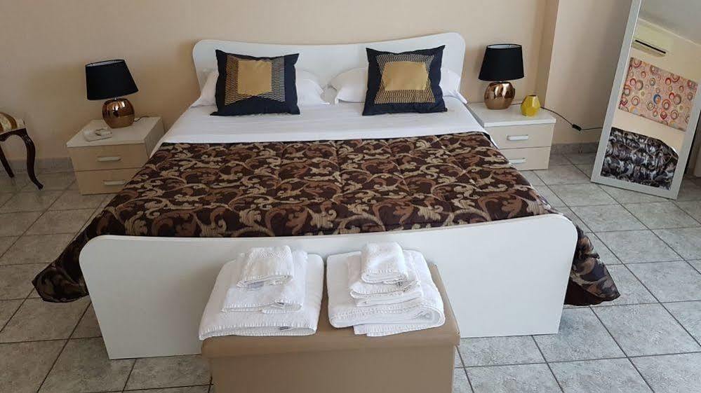 Quarantadue Quindici Hotel Termoli Buitenkant foto