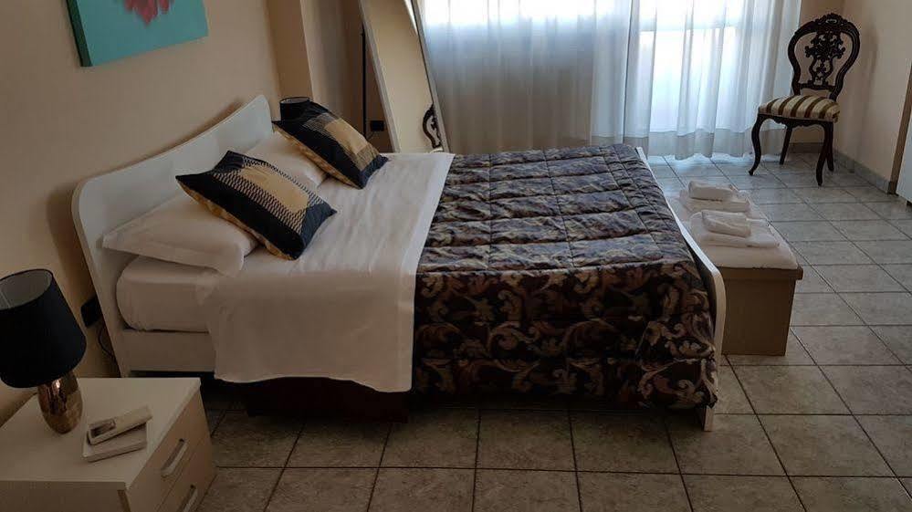 Quarantadue Quindici Hotel Termoli Buitenkant foto
